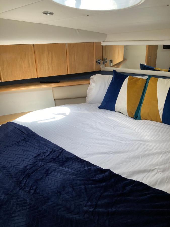 Entire Boat At St Katherine Docks 2 Available Select Using Room Options Лондон Екстериор снимка