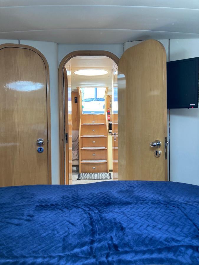 Entire Boat At St Katherine Docks 2 Available Select Using Room Options Лондон Екстериор снимка