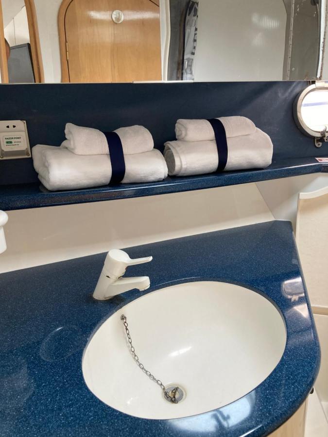 Entire Boat At St Katherine Docks 2 Available Select Using Room Options Лондон Екстериор снимка