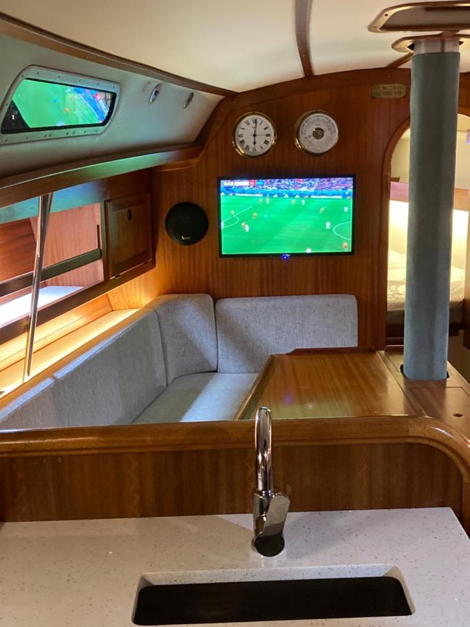 Entire Boat At St Katherine Docks 2 Available Select Using Room Options Лондон Екстериор снимка