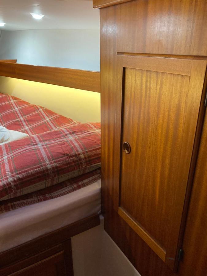 Entire Boat At St Katherine Docks 2 Available Select Using Room Options Лондон Екстериор снимка