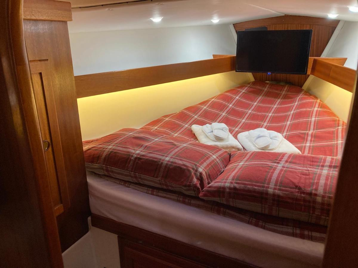 Entire Boat At St Katherine Docks 2 Available Select Using Room Options Лондон Екстериор снимка